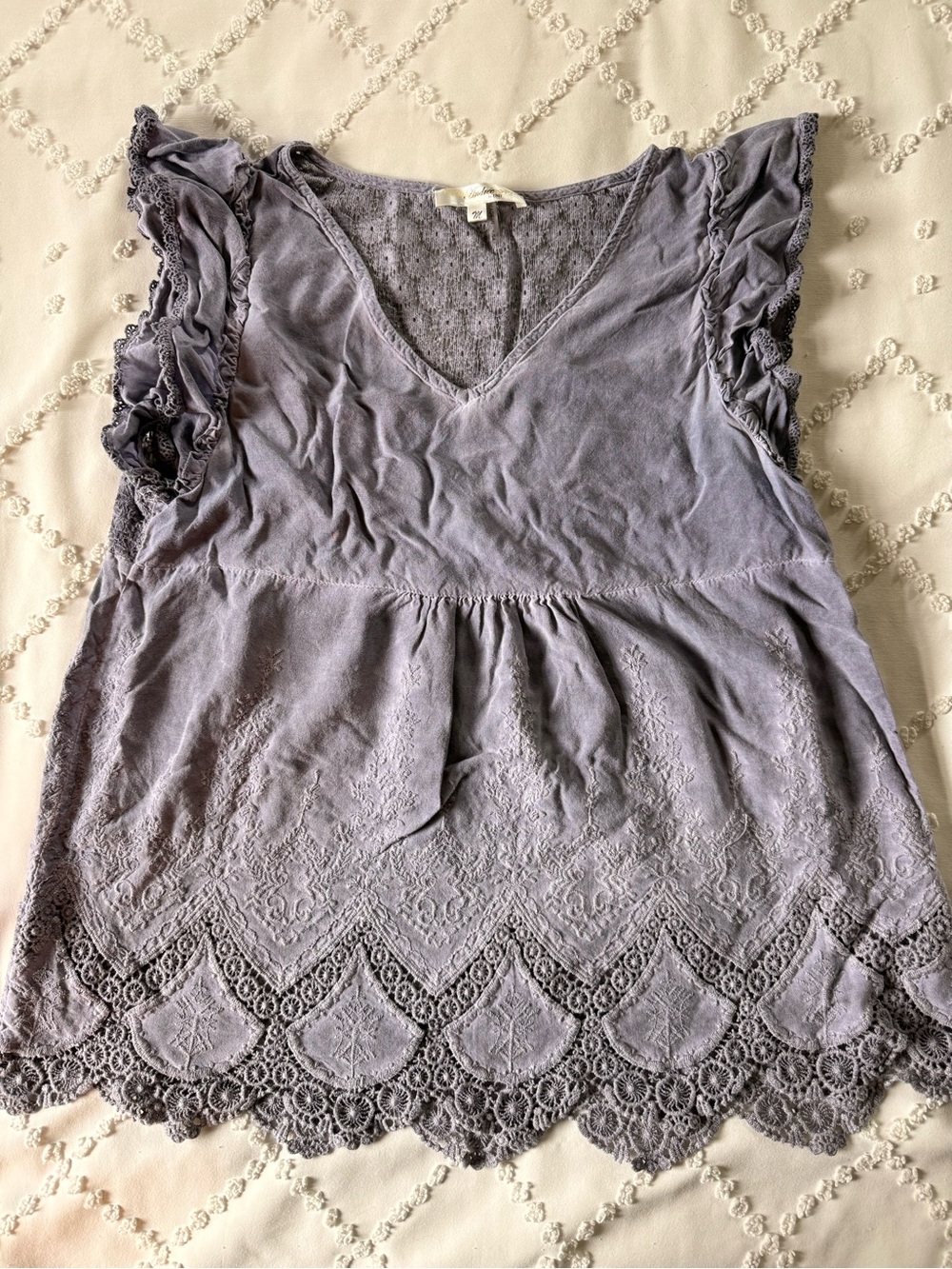 Andree By Unit Women’s Lavender Lace-Trim V-Neck Top Size Medium